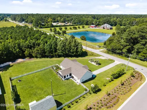 126 Ennett Ln, Sneads Ferry, NC 28460