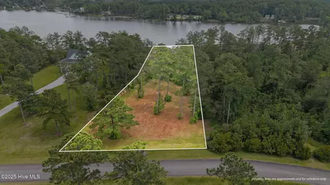 170 Waters Edge E Ln, Oriental, NC 28571