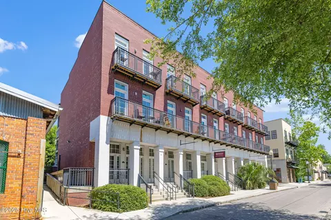 215 S Water St #206, Wilmington, NC 28401