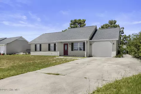 107 Foxtrace Ln, Hubert, NC 28539