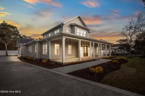 120 NE 17th St, Oak Island, NC 28465