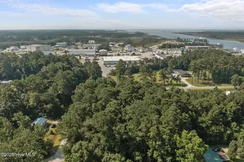 105 Seahorse Dr, Beaufort, NC 28516
