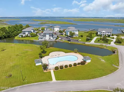 800 Country Club Rd #33 HAYSTACKS, Morehead City, NC 28557