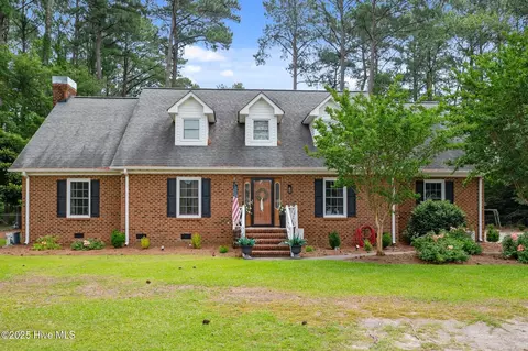 4259 Pinewood Dr, Ayden, NC 28513