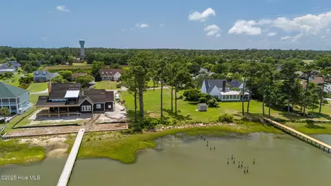 1512 Scotts Lndg, Morehead City, NC 28557