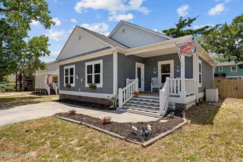129 NE 1st St, Oak Island, NC 28465