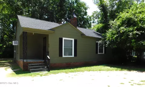 906 Biggs St, Laurinburg, NC 28352