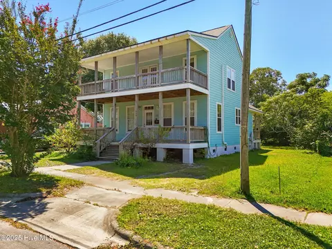 414 Pine St, Beaufort, NC 28516