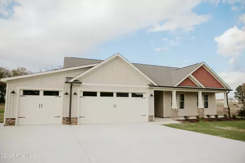 109 Lucky Ln, Pikeville, NC 27863