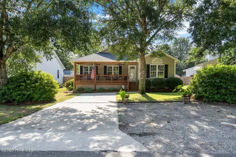 126 NW 5th St, Oak Island, NC 28465