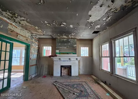 Living - 209 Daniel St W, Wilson, NC 27893 photo 3 of 3