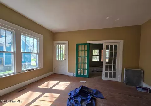 Living - 209 Daniel St W, Wilson, NC 27893 photo 2 of 3