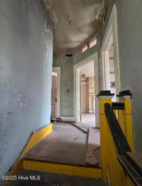 Entry Way - 209 Daniel St W, Wilson, NC 27893 photo 1 of 3