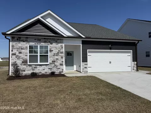1025 Seven Iron Dr, Ayden, NC 28513