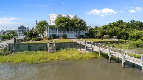 205 Burlington St, Emerald Isle, NC 28594