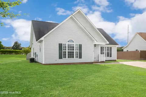 916 Penncross Dr, Greenville, NC 27834