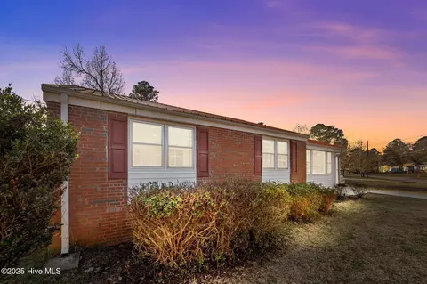 709 Barn St, Jacksonville, NC 28540