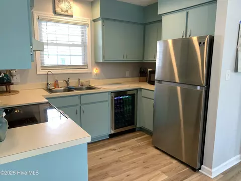 Kitchen - 101 Avon Dr, Hubert, NC 28539 photo 1 of 3