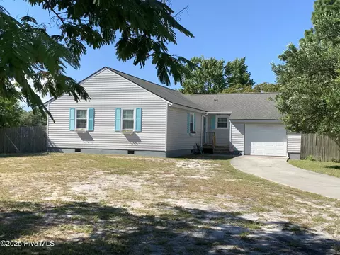 Exterior - 101 Avon Dr, Hubert, NC 28539 photo 2 of 6