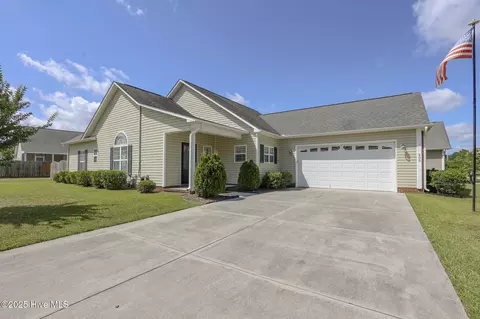 205 Winterlochen Dr, Jacksonville, NC 28540