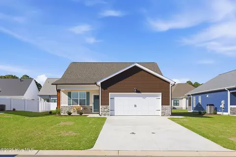1032 Seven Iron Dr, Ayden, NC 28513