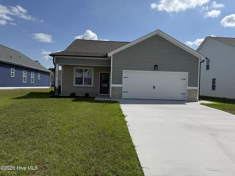 1024 Seven Iron Dr, Ayden, NC 28513