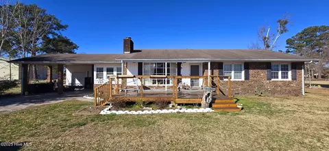 902 Main St, Maysville, NC 28555