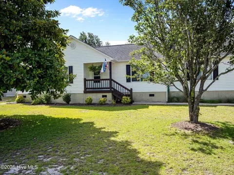 803 Wood Creek Dr, Hubert, NC 28539