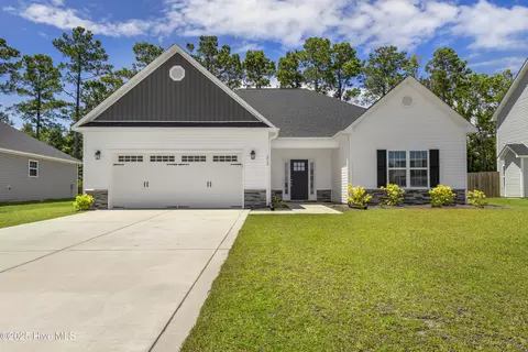 212 Lookout Ln, Sneads Ferry, NC 28460