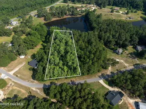 8 Country Ln, Ellerbe, NC 28338