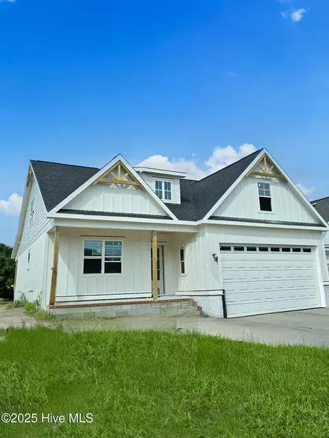 406 Summerhouse Dr, Holly Ridge, NC 28445