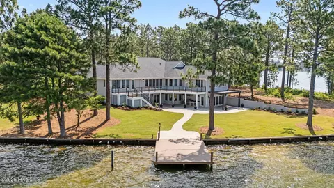106 Mace Pt, West End, NC 27376
