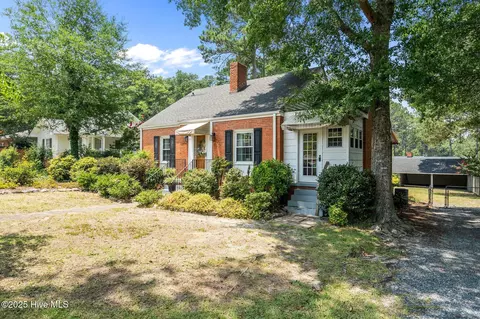 805 N Chestnut St, Aberdeen, NC 28315