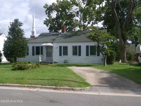 1009 E 6th St, Lumberton, NC 28358