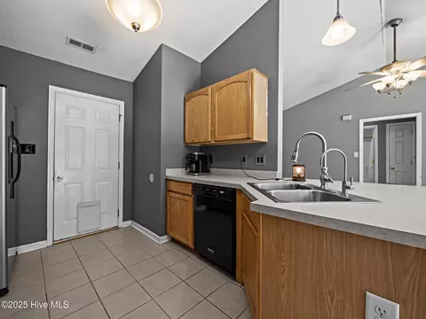 404 Silo Ct, Hubert, NC 28539 photo 11