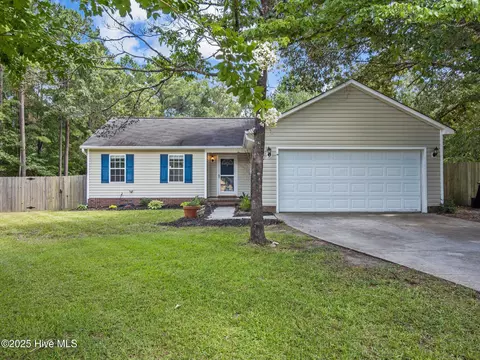 404 Silo Ct, Hubert, NC 28539
