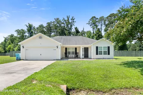 104 Hidden Hollow Dr, Richlands, NC 28574