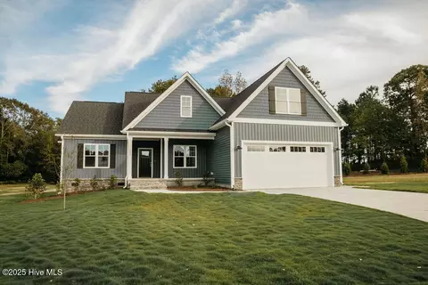 100 Lucky Ln, Pikeville, NC 27863