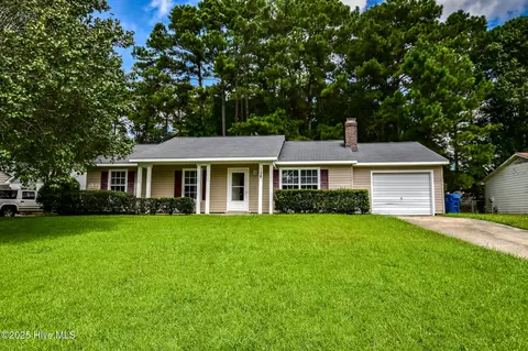 106 Wedgewood Dr, Jacksonville, NC 28546
