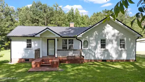 202 Woodard St, Kenly, NC 27542
