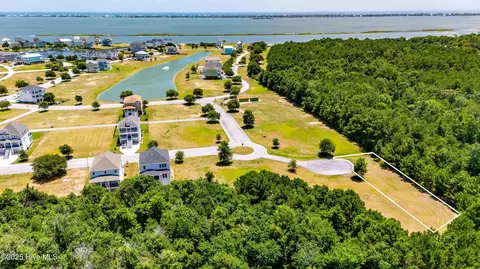 230 Colleton Sq, Newport, NC 28570
