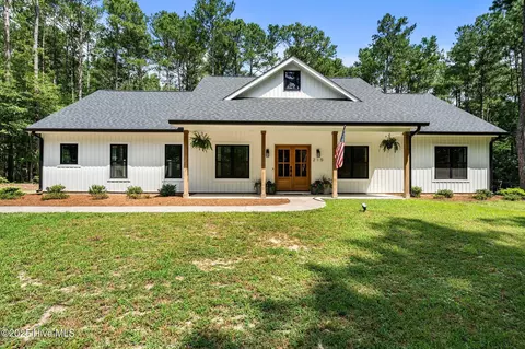 215 Riverway Ln, West End, NC 27376