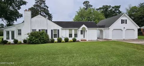 907 Raleigh Rd, Clinton, NC 28328