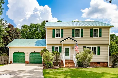 203 Sweetbriar Ln, Havelock, NC 28532