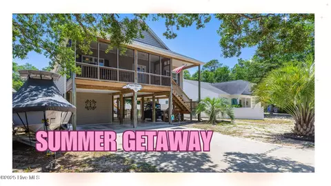 126 NE 1st St, Oak Island, NC 28465