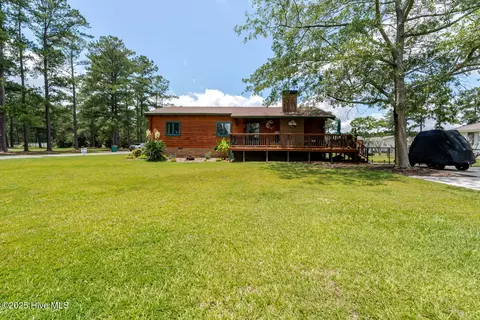 13 Monmouth Dr, Elizabethtown, NC 28337