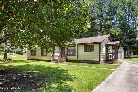 304 Foxhall Dr, Rocky Mount, NC 27804