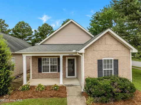 2200 Brookville Dr #B, Greenville, NC 27834