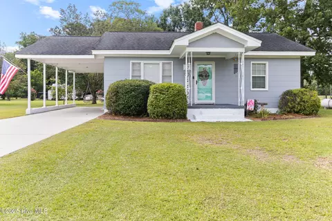 77 C St, Elizabethtown, NC 28337
