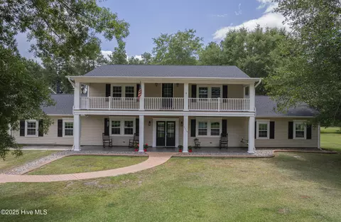 2118 Old Savannah Rd S, Burgaw, NC 28425
